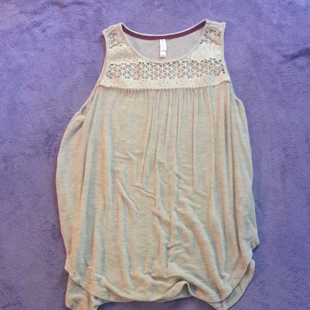 Flowy Tank